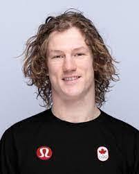 Darcy Sharp's Instagram, Twitter & Facebook