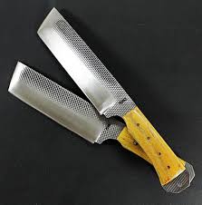 Knife Making Essential Tools Weldingtable Couteaux De Collection Couteaux Faits Main Couteau Opinel