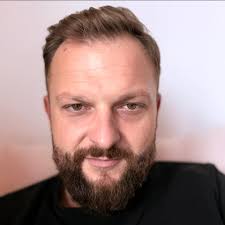 Dzień dobry bardzo 😊 żeby nie było że sms „Winorośl”… zestawy na filmikach  prezentuje .. Więc dzisiaj sam Pan Kawa. Po prezenty zaprasza 🎁❤️  Tymczasem już otworzyliśmy. Zapraszamy do sklepu stacjonarnego i