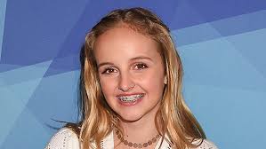 Evie Clair News, Music, Photos & Videos