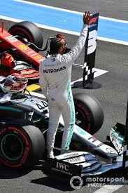 Ganador De La Pole Lewis Hamilton Mercedes Amg F1 Celebra Lewis Hamilton Hamilton Formula 1