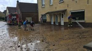 Het regende hard en op sommige plaatsen hagelde het flink. Noodweer Zorgt Voor Wateroverlast In Limburg 1limburg Nieuws En Sport Uit Limburg