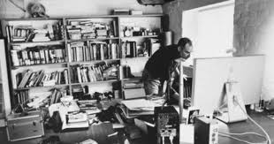 Pin By Natalie Catherine On My Style Messy Desk Steve Jobs Steve Jobs Photo