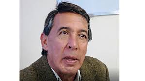 José Rafael Lovera y la gallina azul