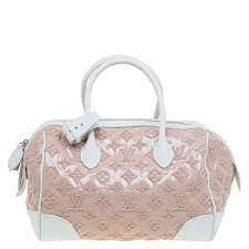Vind fantastische aanbiedingen voor louis vuitton bag pink. Louis Vuitton Rose Monogram Limited Edition Speedy Bouclettes Round Bag Louis Vuitton Tlc