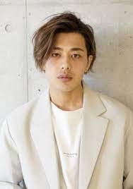 佐藤健の髪型を真似したい 甘い大人の雰囲気がエロい 佐藤健ヘア紹介 bangs バングス 髪型 ツイスト 男性の髪 メンズ ヘアスタイル