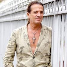 Francis lalanne ne reviendra pas dans la nouvelle saison de fort boyard sur france 2. La Tres Surprenante Reconversion De Francis Lalanne Stars Et People Zikeo
