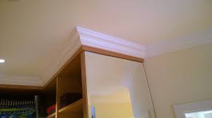 Ein Zierprofil Direkt Uber Einem Einbauschrank Elegant Einbauschrank Alte Schranke Fenster Und Turen