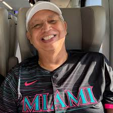 How to brush a Bernedoodle's hair without causing stress or fear?