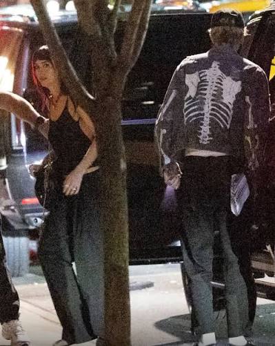 Dakota Johnson y Machine Gun Kelly desatan rumores de noviazgo tras su  aparición juntos. ???? Esto es lo que se sabe. ???? https://www.estilodf.tv/ dakota-johnson-y-machine-gun-kelly-desatan-rumores-de-romance/ CC: tmz