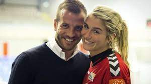 Estavana polman zeigt der welt zum allerersten mal ihren babybauch. Sportmob Top Facts About Rafael Van Der Vaart