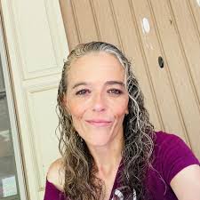 Are there any licensed massage therapists in Boswell who travel to Airbnbs?