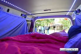 Schlafen Im Renault Bequem Im Auto Ubernachten Mit Auto Himmelbett De In 2020 Ford Transit Fiat Doblo Day Van