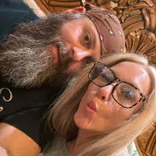 HAPPY 40th BIRTHDAY @muscle_clad_dad !!! We are so grateful for you. Life  is better with you in it, and we're glad you were born lol Thanks for  leading us, providing for us,