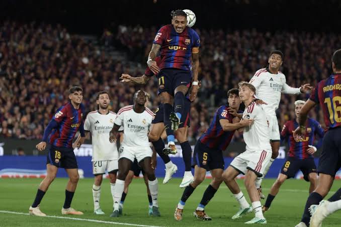 Mbapp&eacute; marca duas vezes, Real Madrid vence o Barcelona e acaba com 100% do rival no Espanhol - Gazeta Esportiva