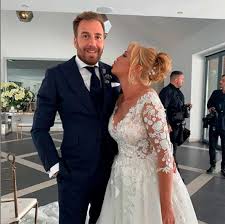 Y es tal el secreto, que en 'sálvame' ha hablado abiertamente de él y tiene clara una cosa: Belen Esteban Ensena Una Foto De Su Boda Nunca Antes Vista