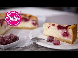Erfrischender Kasekuchen Mit Kornigem Frischkase Und Weisser Schokolade Einem Knusperboden Und Himbeeren Kasekuchen Mit Himbeeren Mandelkuchen Eiweiss Kuchen