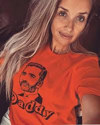 Who is wearing their daddy tee...