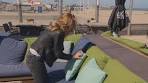 Strandtenthouders Hoek van Holland klaar voor drukte - YouTube