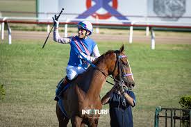 Don Latido subió las pulsaciones del sábado El reservado del San Benito se  llevó el Clásico Invasor (G3) tras derrotar por medio cuerpo a El Éxito.  Adrián Giannetti y Juan Manuel Etchechoury,