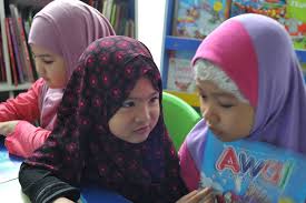 • menurut karl buhler ada tiga faktor yang menentukan dalam teori. Perkembangan Bahasa Anak Berumur 5 6 Tahun Awal My
