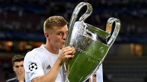 Cultures from every continent in the world have embedded permanent dyes in their bodies as mystical wards, religious figures, inportant days, status symbols or simply as personal decoration. Toni Kroos Gehalt Schuhe Social Media Freundin Tattoos Goal Com