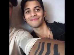 Christopher se divierte con Erick