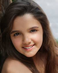 Victoria Amaral's Instagram, Twitter & Facebook