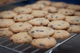 Biskut coklat chips ala famous amos | crunchy chocolate chip cookies. Resepi Biskut Coklat Chip Nestum Pawtaste Com
