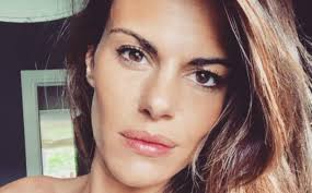 Bianca non è l'unica ad aver preferito un taglio corto. Bianca Guaccero Il Cambio Look Drastico Capelli Rosa Prima Di Detto Fatto