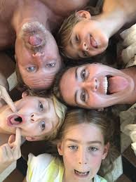 Meus 3 meninos, quanta felicidade de vê-los ao meu lado dançando 🥰 Meu  presente de dia das mães já está ganho 😍