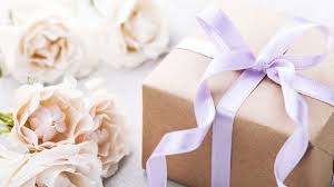 Jangan ragu untuk memberi hadiah berupa camilan, kue kering, maupun mie instant sekalipun. Kado Yang Bermanfaat Untuk Pengantin Baru Kumparan Com