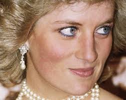 Se venden más de 80 pares de aretes colgantes de novia con circonita cúbica  y perla de la princesa Diana con diseño floral y réplica de la realeza  perla-963