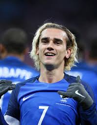 Pourquoi antoine ne porte pratiquement que des manches longues ? Antoine Griezmann Sa Bio Et Toute Son Actualite Elle