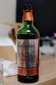 Pin Van Youngmin Kim Op Liqueur Whisky Etc