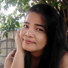 Liz Simmonds Reiki Master, oracle and spiritual readings, meditation.