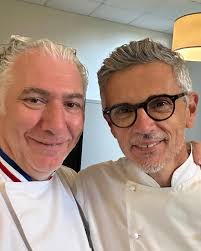 Séminaire RELAIS DESSERTS @relaisdesserts_officiel Bienvenue aux 6 nouveaux  membres 👏🏻 et notamment les copains @yannbrys et @christopheadam 🤗