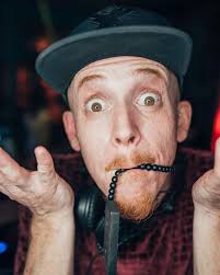 האם יש דרך יותר טובה לפתוח את השבוע? 😁 תודה מהלב @efrat.ravid.5 על המילים…  ריספקט לאחת שיודעת לחבר את כולם ביחד @danielle_zini_weddings @danielle_zini  🫡🫡🫡 #כלותמדברות