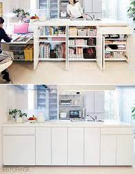 既存のキッチンカウンターにピッタリと収まったカウンター下収納 収納 だけでなく 扉を跳ね上げるとお子様の勉強机に 親子がいつも一緒に居られる場所になりました 収納ラボ アーキテリア 室内建築 収納家具 カウンター下収納 キッチン 壁面 インテリア 収納