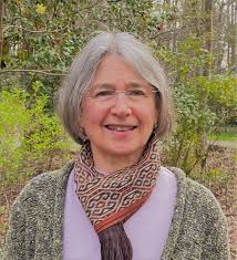 Lorraine Aragon's Instagram, Twitter & Facebook