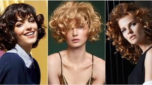 Faites votre simulation coiffure pour voir votre tête virtuelle avec une nouvelle coupe de cheveux. 6 Coupes Pour Cheveux Boucles Qui Rajeunissent Femme Actuelle Le Mag