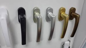 Evde kendiniz pvc pencere kolu değişimini kolayca yapabilirsiniz. Pencere Kolu Bir Dugme Veya Pencereler Icin Tus Cift Camli Pencere Kilidi Ile Cift Tarafli Yapi Nasil Acilir Roto Urunleri