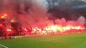 Trip takes him to turkey, where fanbases get up for the clash of galatasaray vs. Galatasaray Fans Turn Up In Their Thousands To Provide Rocking Atmosphere For Training Session Ahead Of Fenerbahce Derby Mirror Online