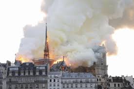 Benjamin rieth, jérémy maccaud avec le service. Notre Dame De Paris Touchee Par Un Terrible Incendie