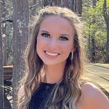 Jennifer Byrum's Instagram, Twitter & Facebook