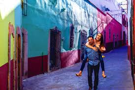 Vive Un Romance En Las Calles De La Ciudad De Zacatecas Destinos Mexico Calles De La Ciudad Ciudades