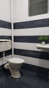 Pemasangan lantai vinyl di dalam bilik air menggunakan waterproof glue. Rm 440 60 Sahaja Untuk Make Over Tandas Guna Cat Impiana