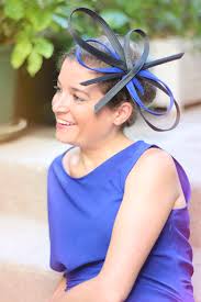 Serre Tete Chloe Facile A Porter Pour Un Look Graphique Serre Tete Mariage Coiffes De Mariage Chapeaux Mariage