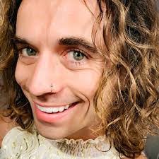 Justin Dickens's Instagram, Twitter & Facebook