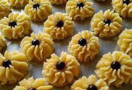 Untuk lapisan yang ketujuh, ambil adonan hijau dan timbang sebanyak 100 gram. 8 Resep Kue Kering Lebaran Dan Gambarnya Terlengkap Untuk Usaha